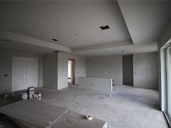 5th image of 932 NW 5th Ave