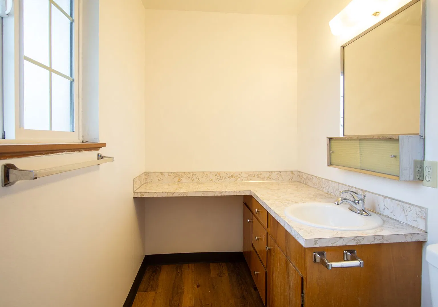 Close in NE-2 Bedroom, 1.5 Bath Ready Now! — Photo 1