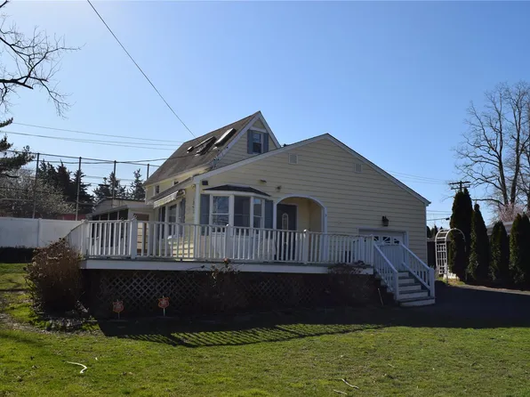 2 Oceanside Court, Northport, NY 11768