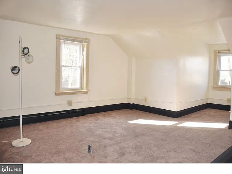 80 Norman Ave #B — Photo 3