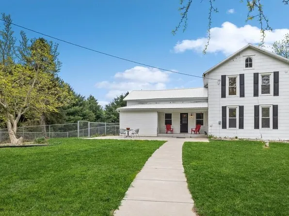 590 S Arent Rd, Watervliet, MI 49098