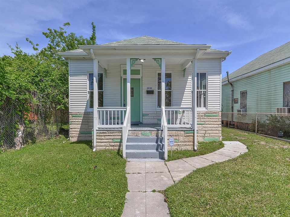 1st image of 2930 Avenue N 1/2