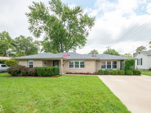 2653 Maple St, Columbus, IN 47201