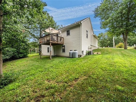5th image of 30 Fieldstone Way