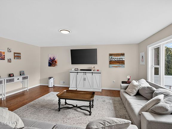 4th image of 1660 Joffre Road