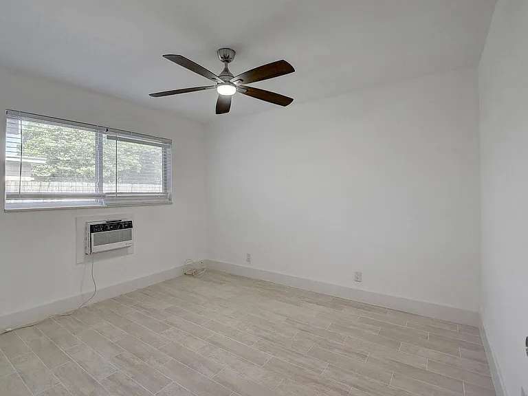 525 S Broadway #M — Photo 12