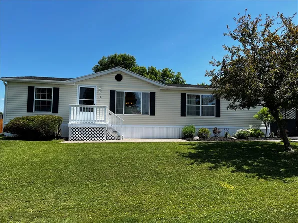 10 Arrowhead Dr, Waterloo, NY 13165