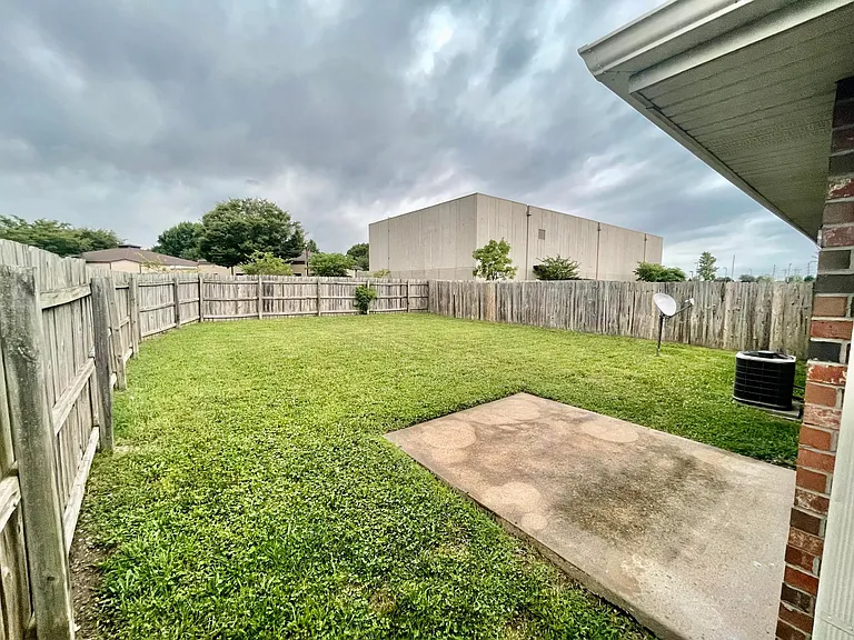 2841 W Silverleaf St — Photo 3