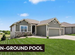 17605 Greyhawke Ridge Dr, Smithville, MO 64089