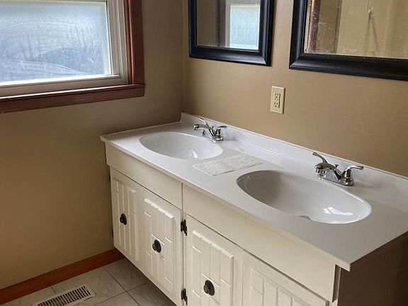 5th image of 342 N Center St #1