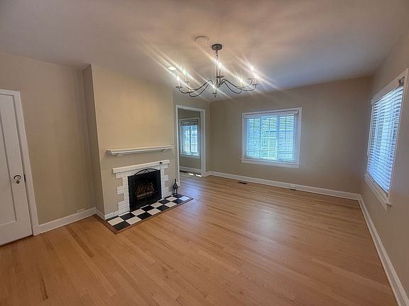 5th image of 834 N Newport St