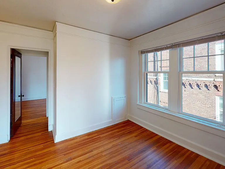 Summit Terrace Flats — Photo 12