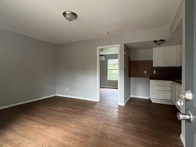 1723 W Mayfield Blvd #2 — Photo 3