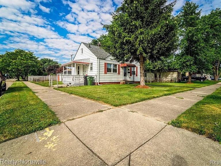 17405 Anne Ave — Photo 2