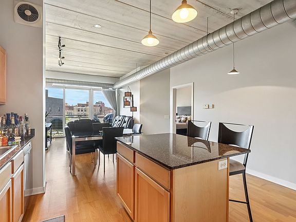 5th image of 3260 N Clark St APT 408