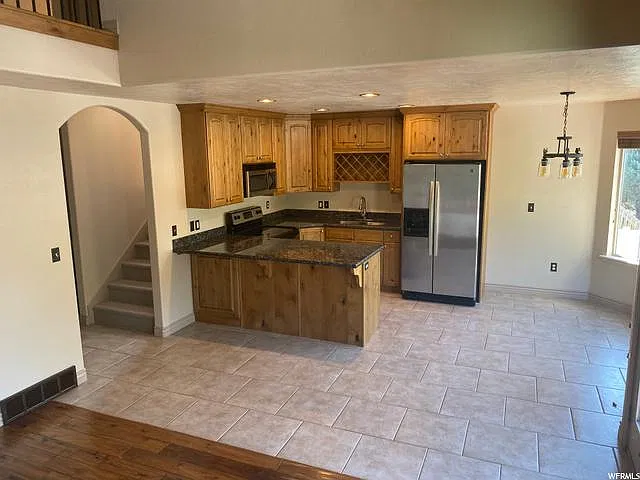 3 bed, 2.5 bath, 1926 sqft, $2,390 — Photo 2