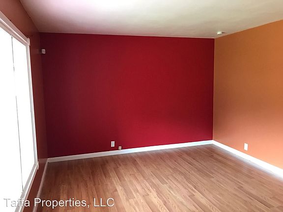 3rd image of 2440 Greenbriar Dr
