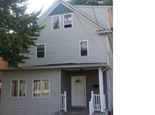 24 Ridgewood Pl, Bridgeport, CT 06606