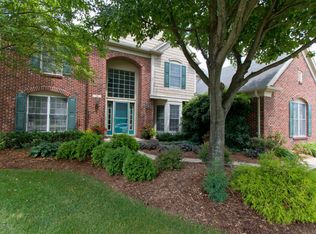 60 Fox Point Ct NE, Ada, MI 49301