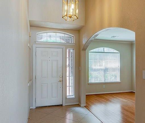 5th image of 5533 Seabury Dr