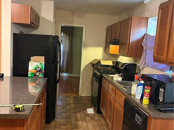 5th image of 8 W Blue Ridge Ct