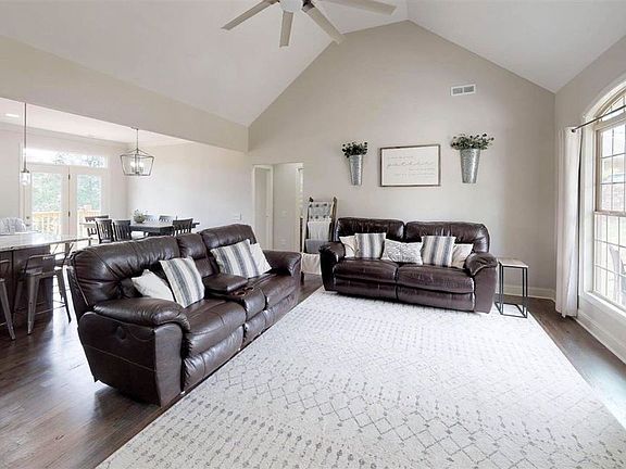 5th image of 205 Orrie Moss Ct SE