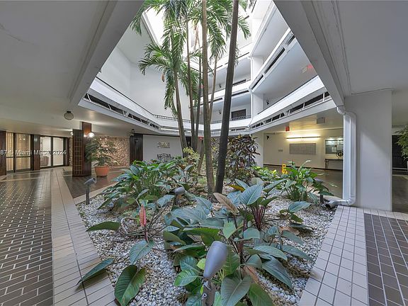 4th image of 13953 Kendale Lakes Cir #809B