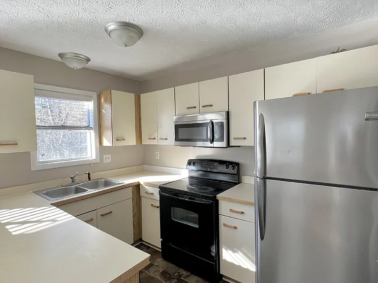 1018 Wood Creek Dr #9 — Photo 3