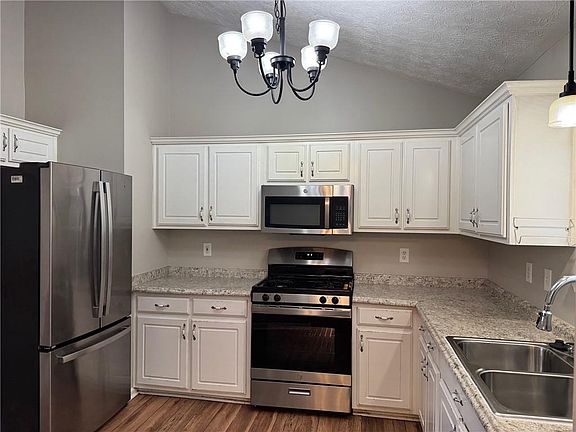 5th image of 334 Summer Hill Cir