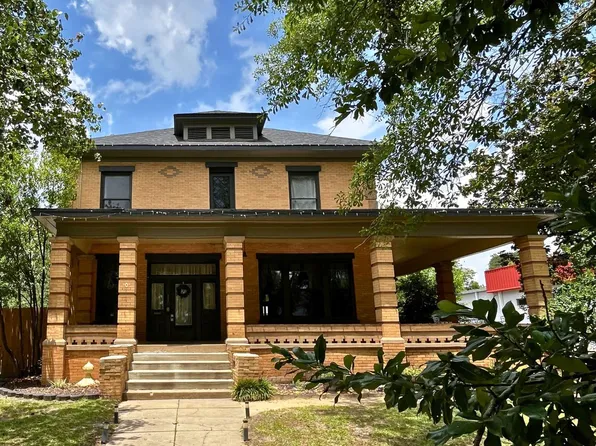 406 W 1st St, Mount Pleasant, TX 75455