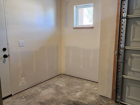 3rd image of 2112 Livingston Ave #B