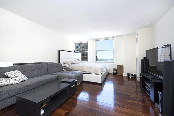 Rented by R New York | media 1