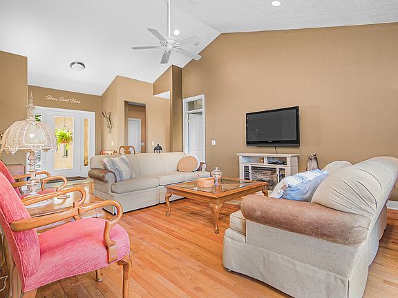 5th image of 8562 W Woodridge Dr