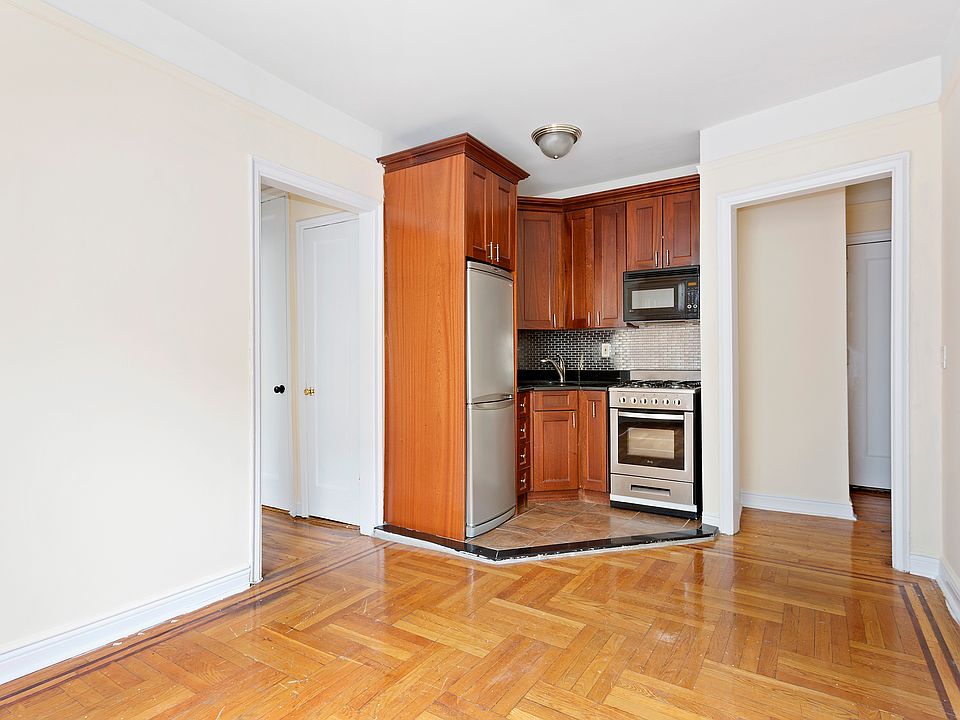 1st image of 414 W 44th St APT 2C