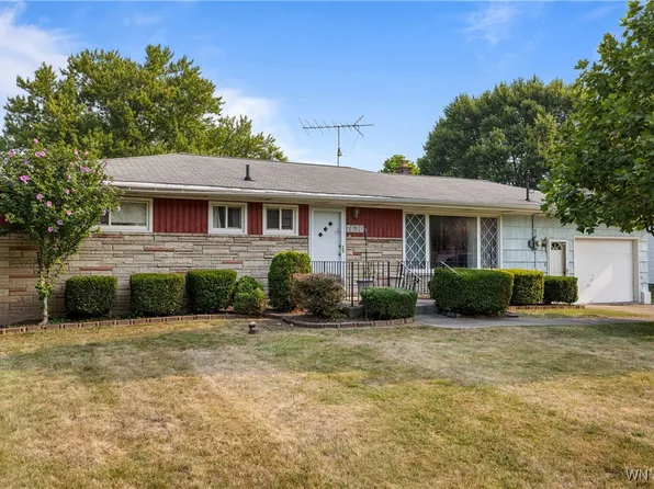 7620 Saint Joseph Rd, Niagara Falls, NY 14304