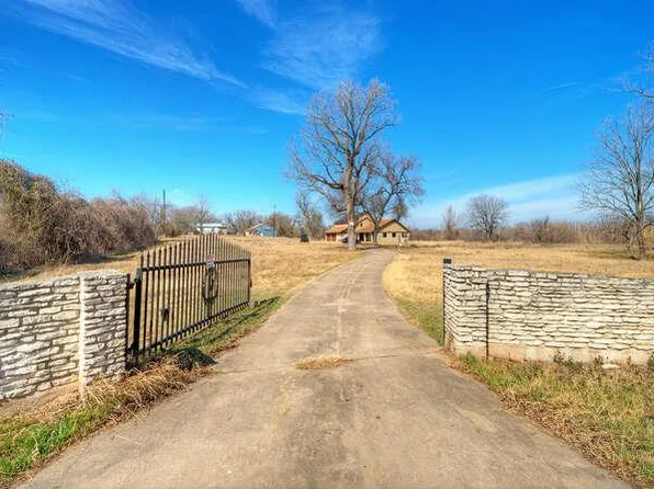 1800 Caldwell Ln, Del Valle, TX 78617