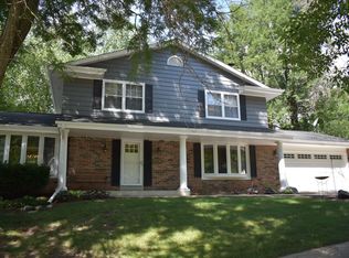 1204 Ayrshire Ln, Waukesha, WI 53186