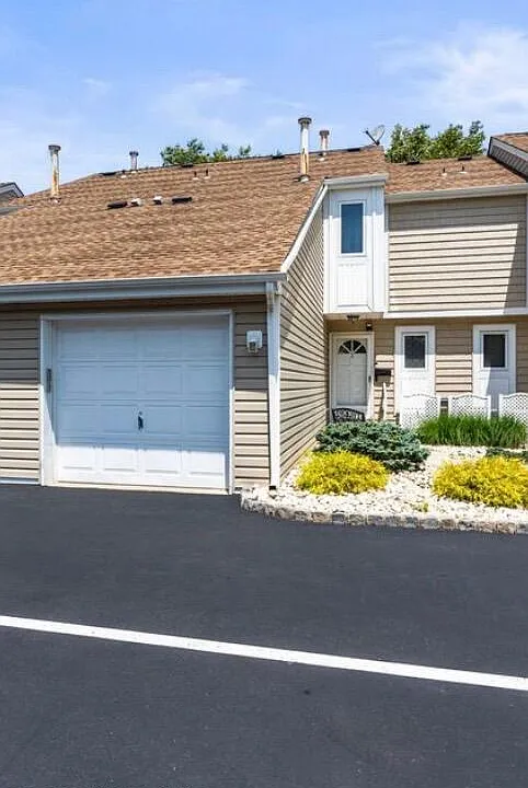 60 Cedar Ave #2