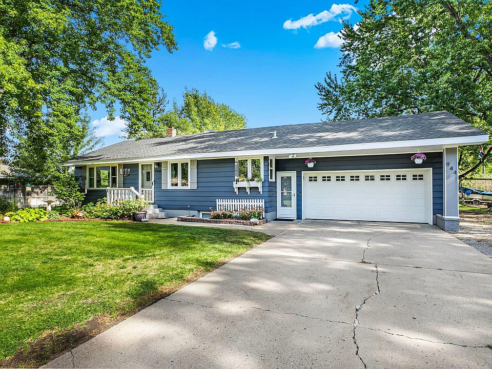 1st image of 944 Spruce Dr