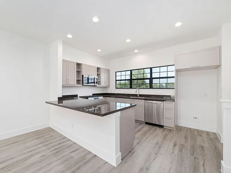 11924 N Hoa Sen Cir — Photo 5