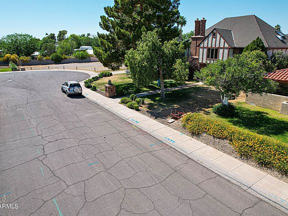 2nd image of 902 E Kaler Dr