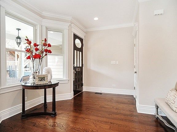3rd image of 5228 S Kenwood Ave