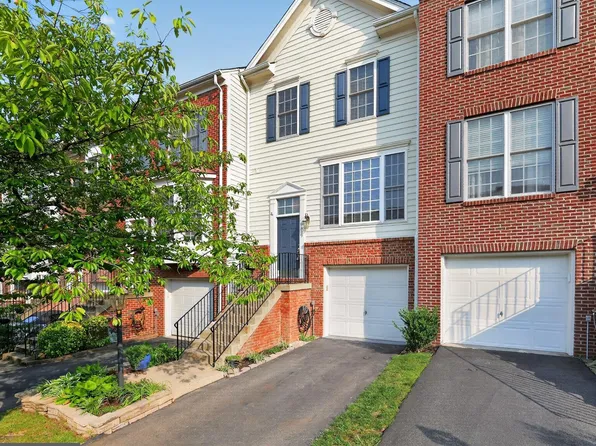 9819 Cheshire Ridge Cir, Manassas, VA 20110