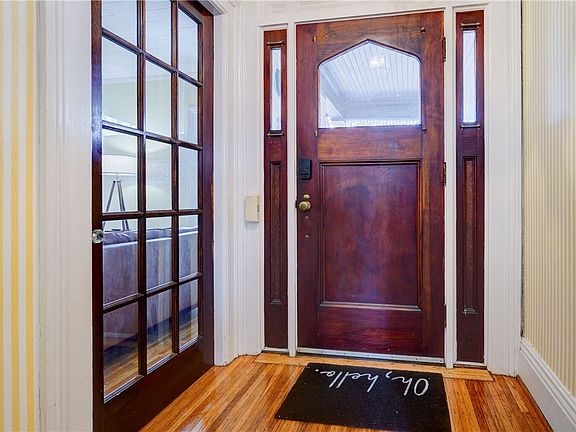 3rd image of 727 University Ave