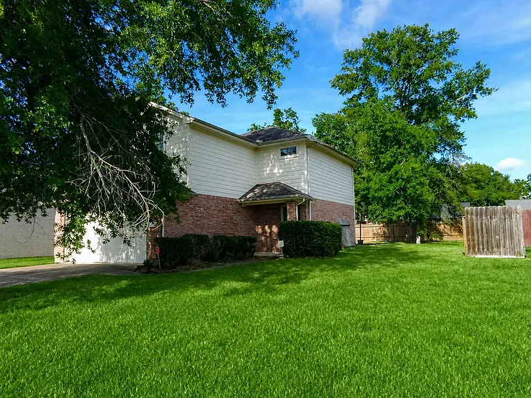 16810 Deck Ct — Photo 3