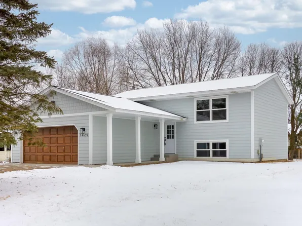 7425 Upper 24th St N, Oakdale, MN 55128