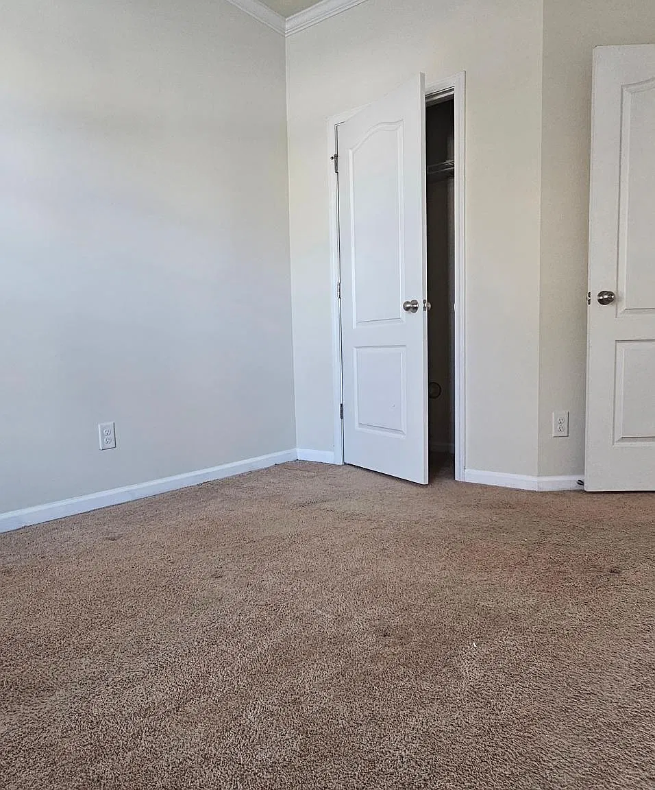 4 bed, 2800 sqft, $2,649 — Photo 4