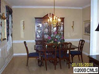3rd image of 506 Chateau Dr