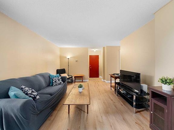 5th image of 504 Cedar Cres SW #101