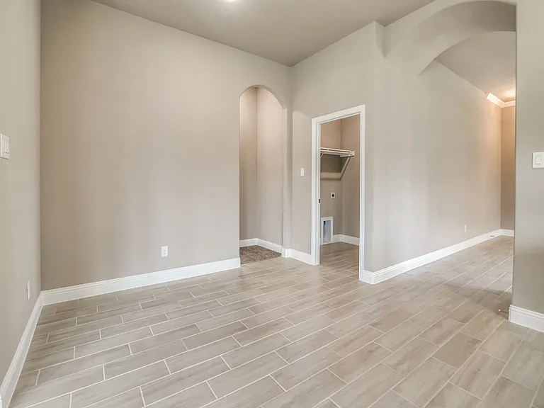 323 Sweetspire Dr — Photo 4
